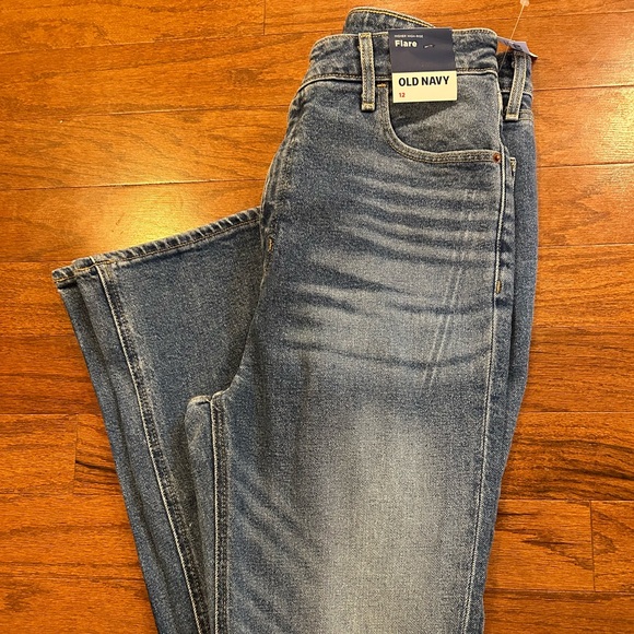 Old Navy higher high-rise flare - Picture 2 of 4